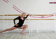 Blonde Teen Sigarga Does Hot Spreads on Sofa During Naked Yoga Workout