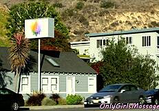 सेडक्टिव मसाजर रेडहेड बेब के नैचरल टिट्स को फैंटेसी सेटिंग में प्लीज करने के लिए पसी लिकिंग सेक्स यूज करती है