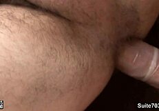 हॉर्नी गेज किसिंग और इंटेंस फकिंग में वाइल्ड पैशन के साथ डाइव करते हैं