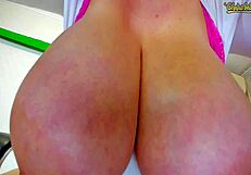 Huge natural tits bouncing