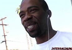 मिल्फ नाडी अपनी फैमिली छोड़कर सक्स और राइड करती है मॉन्स्टर ब्लैक कॉक को सभी पोजिशन्स में