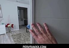 क्या कभी छोटी 18+ निम्फो सौतेली बहन जैसी कीरा कोल को चाहा?