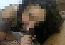 novinha fazendo garganta profunda no pauzao preto