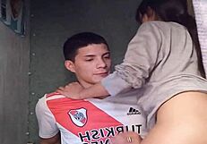 लैटिना फुटबॉलर को रॉ इंटेंसिटी से मुठ मारा और चूसा