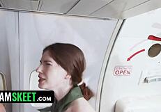 हॉट पर्ल और रे एडलर संग पतली जवान लड़की काउगर्ल राइडिंग