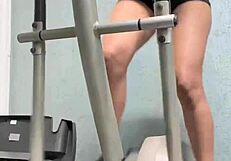 Brave woman dares to lick pussy in the gym