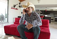 बेवफा बीवी बॉस के एम्प्लॉयी को ब्लोजॉब और राइडिंग से चोद रही