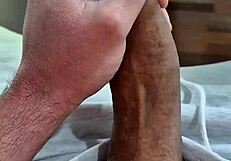 घर पर सोलो मज़े में एकदम मस्त पंजेटा मार रहा हूँ