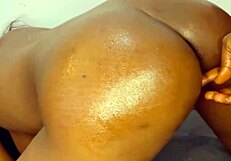 ऑइल्ड बिच पूछती है, मुझे और जोर से चोदो?