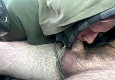 i giv my frend a blowjob in the car, suckin his big cock