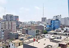 Entrando a Un Buen Hotel en Lince, What Secrets Await Inside?