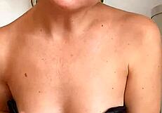 Cherry lips gives spanish joi instructions