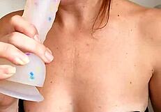 Cherry lips gives spanish joi instructions