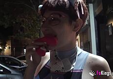 बस्टी युवा मेराकी ने स्पेनिश सड़कों पर मुफ्त पब्लिक ब्लोजॉब दिए