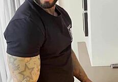 टैटू वाला स्ट्रेट डॉक्टर को हॉस्पिटल में इंटेंस चुदाई देता