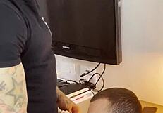 टैटू वाला स्ट्रेट डॉक्टर को हॉस्पिटल में इंटेंस चुदाई देता