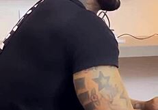 टैटू वाला स्ट्रेट डॉक्टर को हॉस्पिटल में इंटेंस चुदाई देता