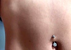 Young Colombian tempts driver in public encounter