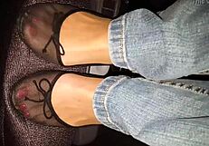 Italian Milf Performs Anal Assfucking On Webcam