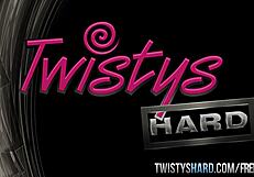 छोटी कद की हॉट पाइपर पेरी को ट्विस्टिस में बड़ा लंड पसंद