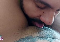 chupar a bucetinha dela logo de manha e uma delicia que acaba em porra na buceta