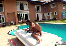 अना लूज़ टोनी के मॉन्स्टर लोडे पर राइड करती है!