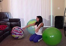 Grinding Till Orgasm with Petite Brunette Milf in Muscular Amateur Fetish