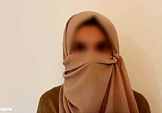 Does the french arab maid get screwed by the guest in the german hotel?