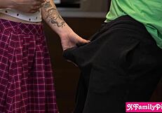 छोटी स्पैनिश टीन सौतेली बहन ओहाना पेटाइट मस्ती करते पकड़ी गई सौतेले भाई ने