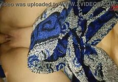 सौतेली माँ बाथरोब में चुदवाकर चूत में माल लेती है।