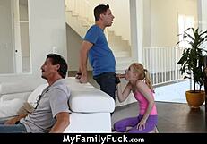 मैं अपने सौतेले बेटे को उसके सख्त लंड के लिए क्यों लुभा रही हूँ?