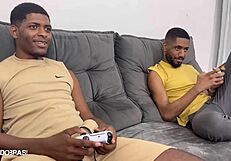 प्रिमो, ये मोटा लंड बहुत ज्यादा है, चलो चूसो और चोदो अभी