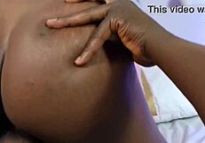 अफ्रीकी चूत बड़े काले लंड पर डॉगी स्टाइल दो बार चढ़ी