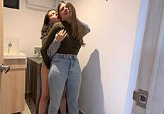 esto es algo extraño me gustan los besos de la esposa de mi hermanastro soy una perra