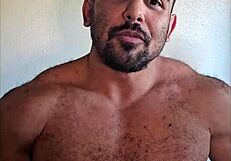 Bodybuilder measures cock to prove not all have small dicks!