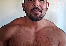 Bodybuilder measures cock to prove not all have small dicks!