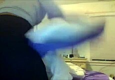 big butt white girl masturbating to orgasm on webcam?