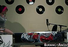 emo lesbian eats pussy