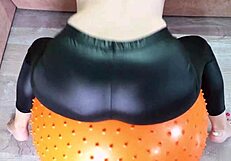 Sexy girlfriend gives blowjob and doggystyle fucking until cumshot!