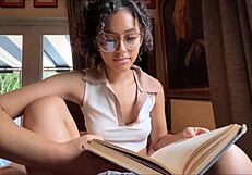 बुकवर्म लिटिल 18+ स्टेप सिस्टर डानी डियाज अलेक्स एडम्स से सेक्स ट्राई करती है