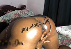 थिक अस एबोनी बिग डिक राइड करने के बाद कम स्वैलो करती है