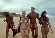 fui na praia de nudismo com gostosas gravando putaria total