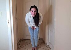 जीन और जैकेट में बेताब पेशाब, कितना गंदा हो सकता है?