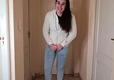 जीन और जैकेट में बेताब पेशाब, कितना गंदा हो सकता है?