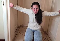 जीन और जैकेट में बेताब पेशाब, कितना गंदा हो सकता है?