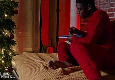 Want a Christmas creampie from my monster cock?