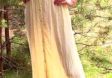 निकोल शेव्ड चूत नंगी होकर नेचर गले लगाती है