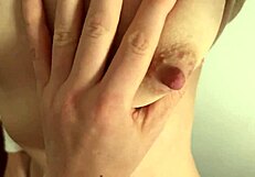 मेरी हॉट चूत रगड़ने से पैंटी में कम टपक गया