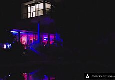 बबल बट 18+ जवान लड़की ने बीएफएफ से स्वैप करके हार्ड राइड की