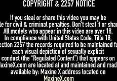 ओरिएंटल मैक्सिन एक्स को मॉन्स्टर कॉक से बट फक